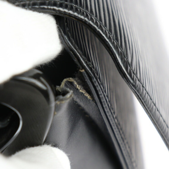 LOUIS VUITTON Black Leather Shoulder Bag - Picture 9 of 10